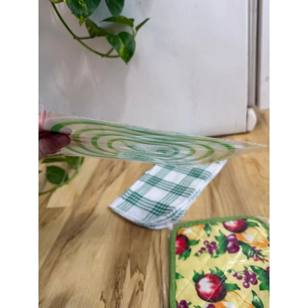 Kitchen Essentials Bundle – Dish Towels, Pot Holder & Sink Liner (New)